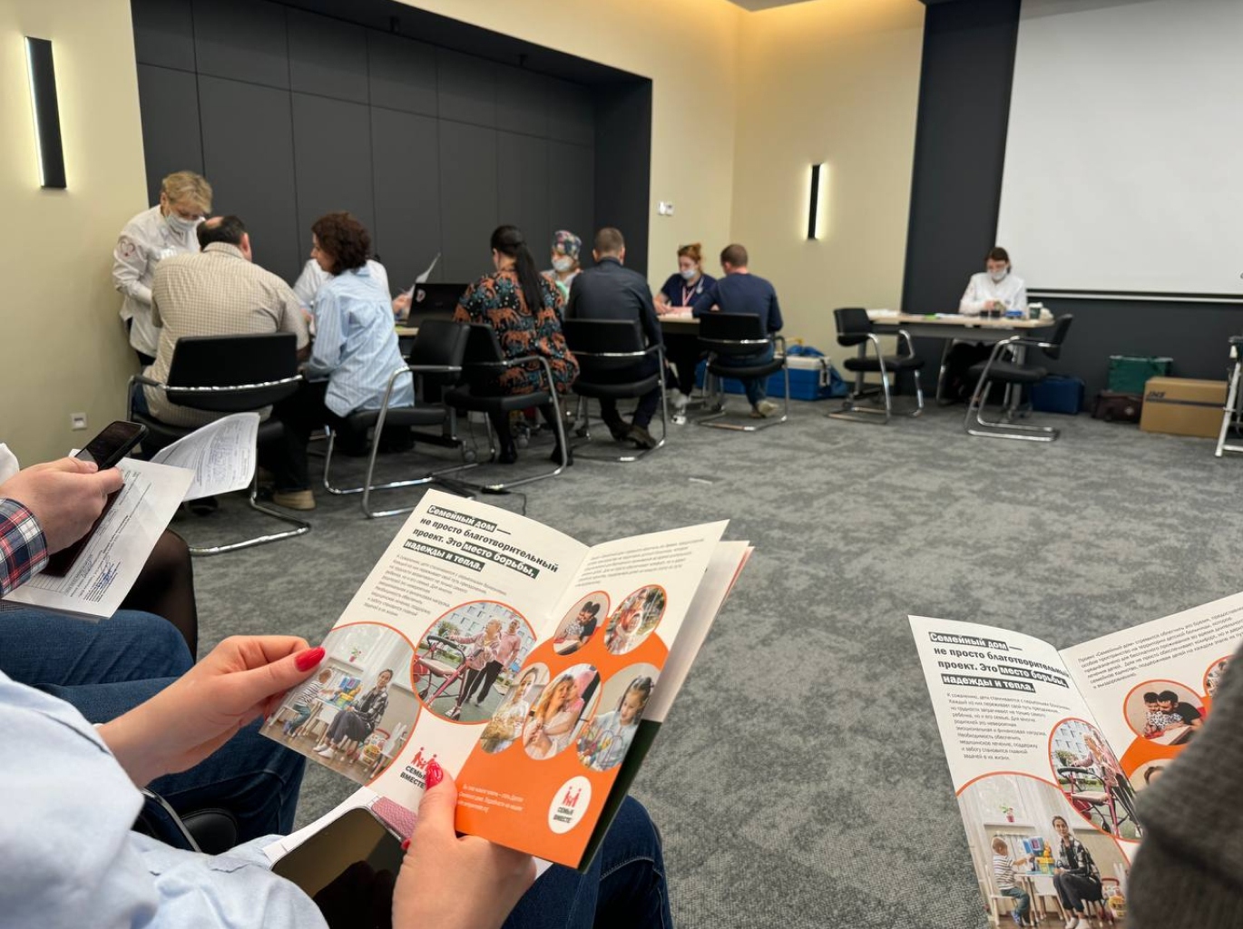 «Систэм Электрик» и фонд «Семья вместе» провели совместную донорскую акцию